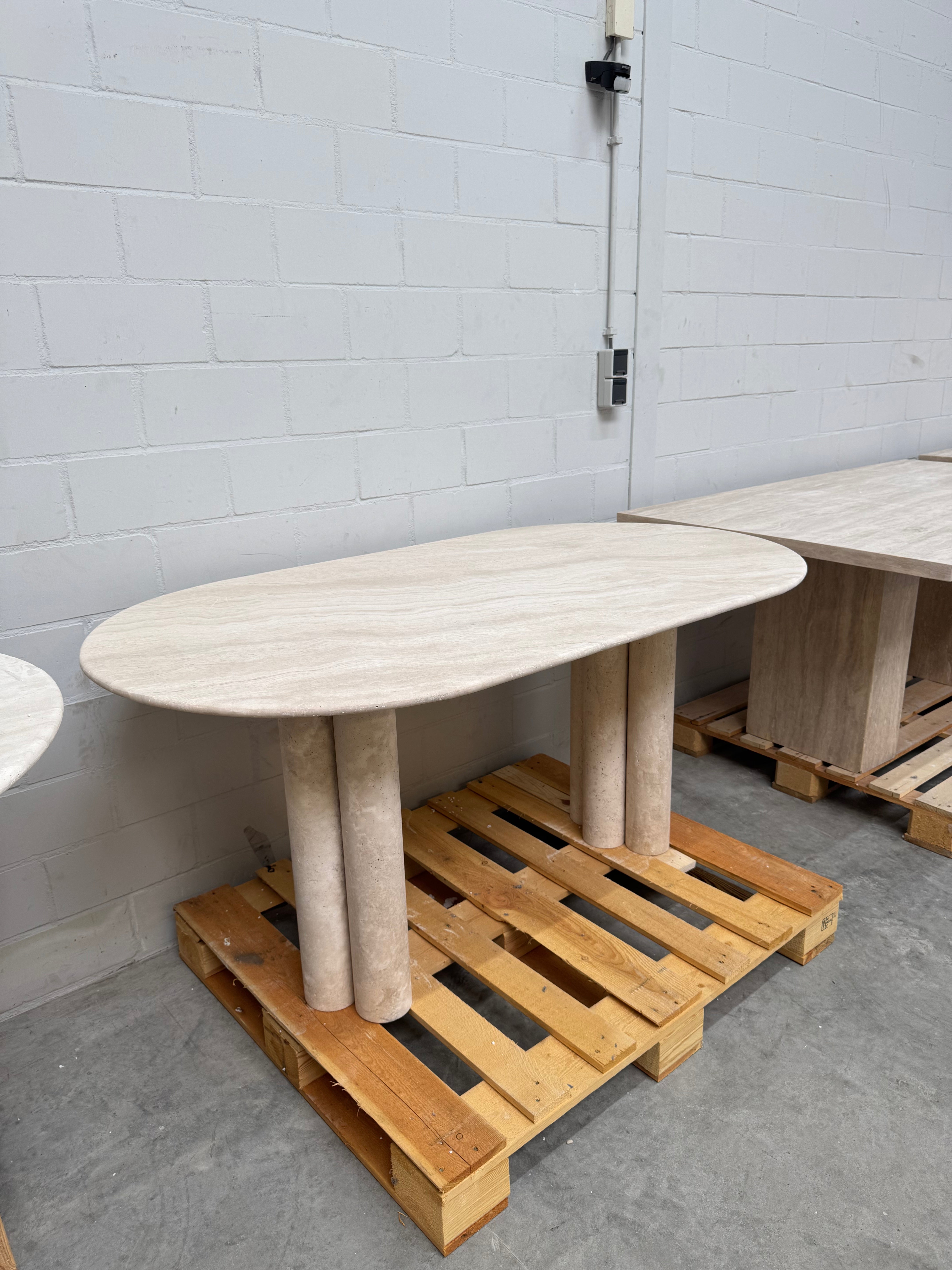 Solid Travertine Dining Table – Triple Cilinder Base 160x90cm #SHOWMODEL