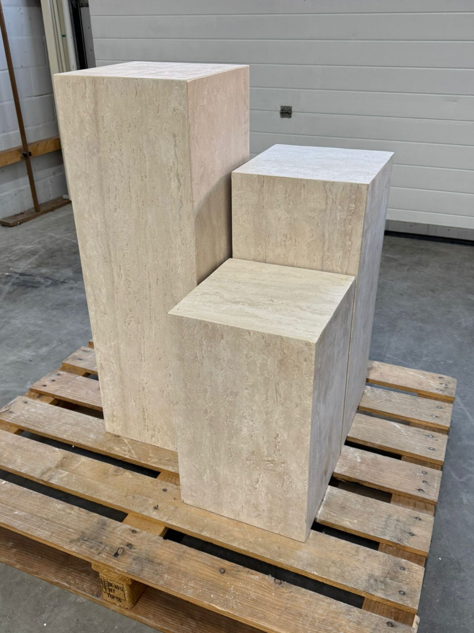 Travertine Pedestal – Monolith Columns